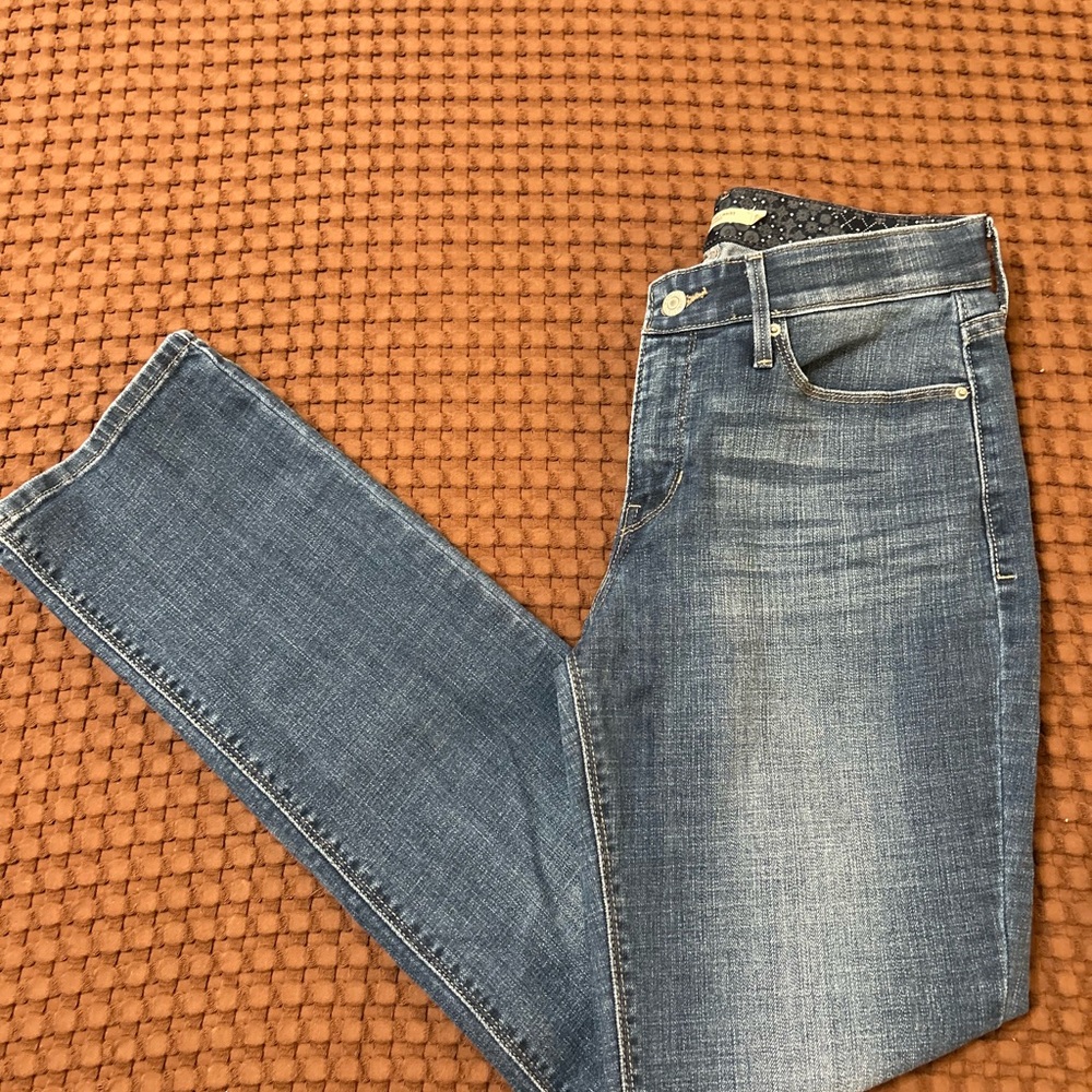 Levi’s 525 Perfect Waist Straight Leg Jeans - Medium Wash - Size 8M
